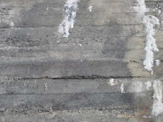 Glenfinnan viaduct: photo showing detailed view of formwork impressions.